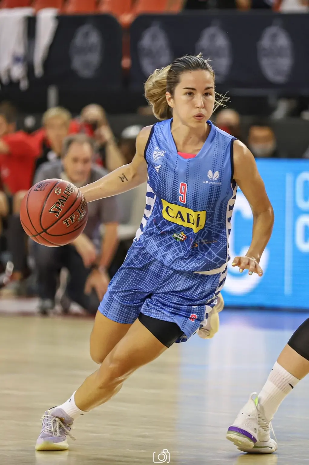 Laura Peña en pleno partido con la camiseta del Cadí La Seu